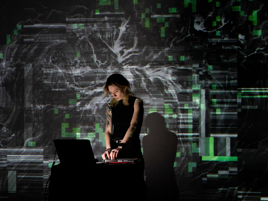 Dying Sun Collapse, Experimental Live Performance